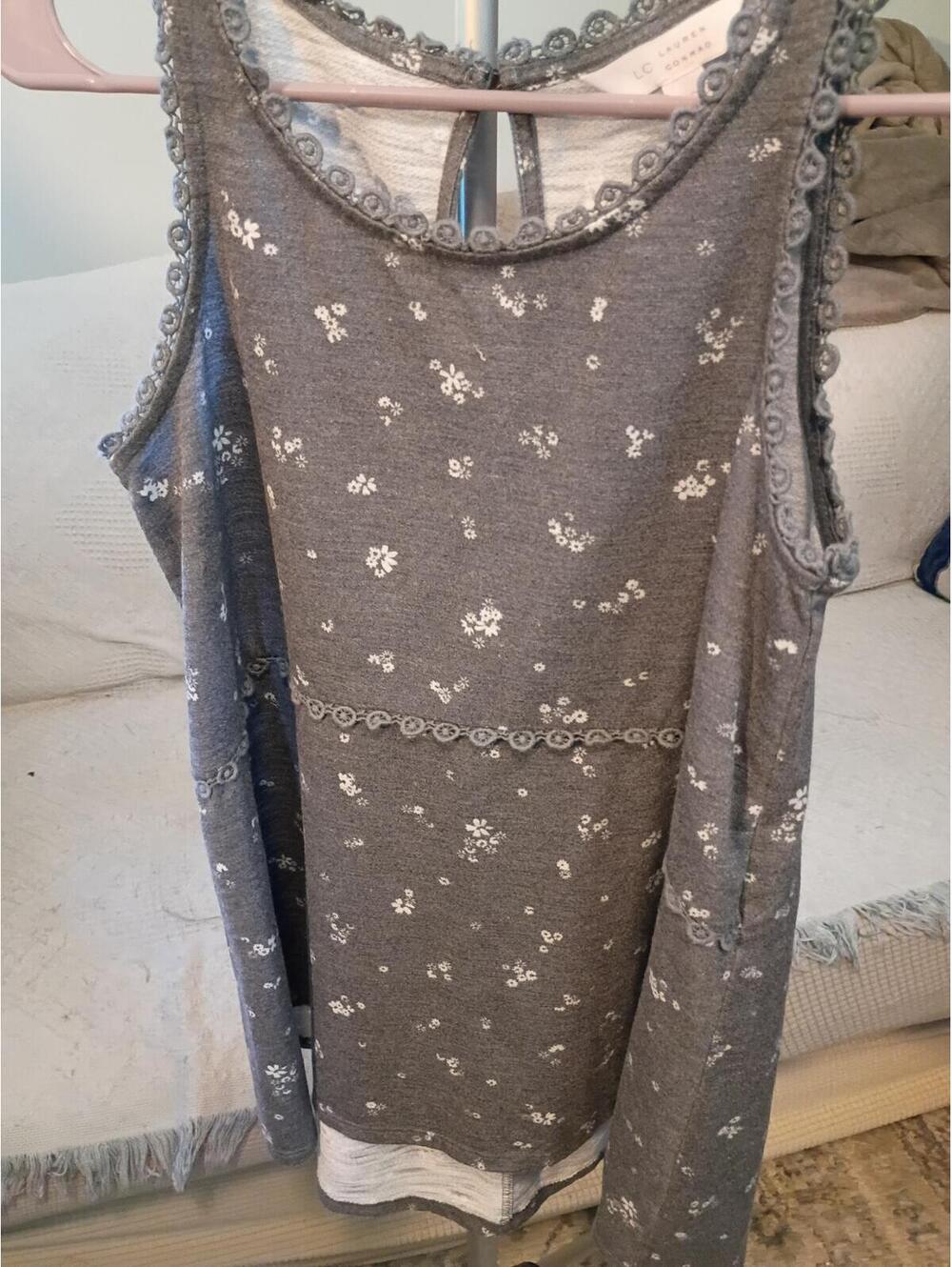 LC Lauren Conrad Gray Floral Lace Trim Sleeveless Top Size XS